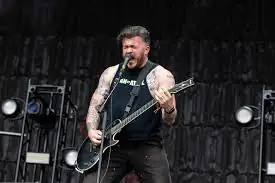 🎸 SHOCKING PASSING: Punk/Hardcore Founding Member & Podcast Host Dies at 38 – Ba